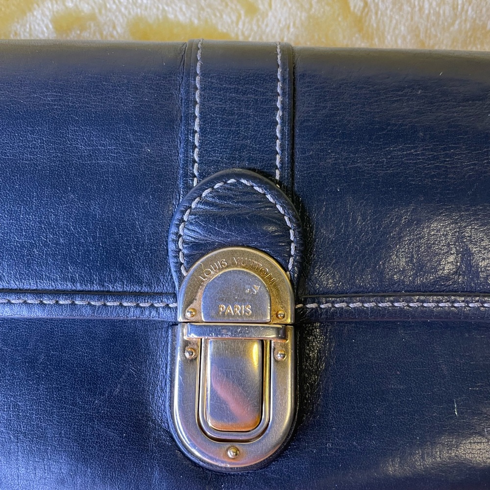 Authentic LV wallet - Picture 2 of 7